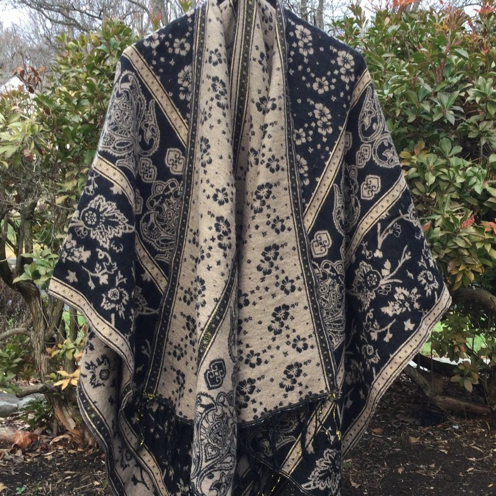 R23 F&L Reversible Black-Gold Floral Print Wrap